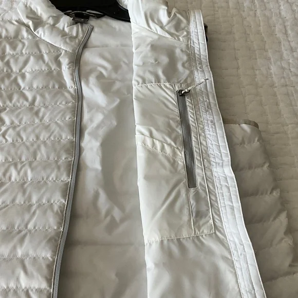 Eddie Bauer White Quilted Down Vest size Medium - Picture 4 of 6